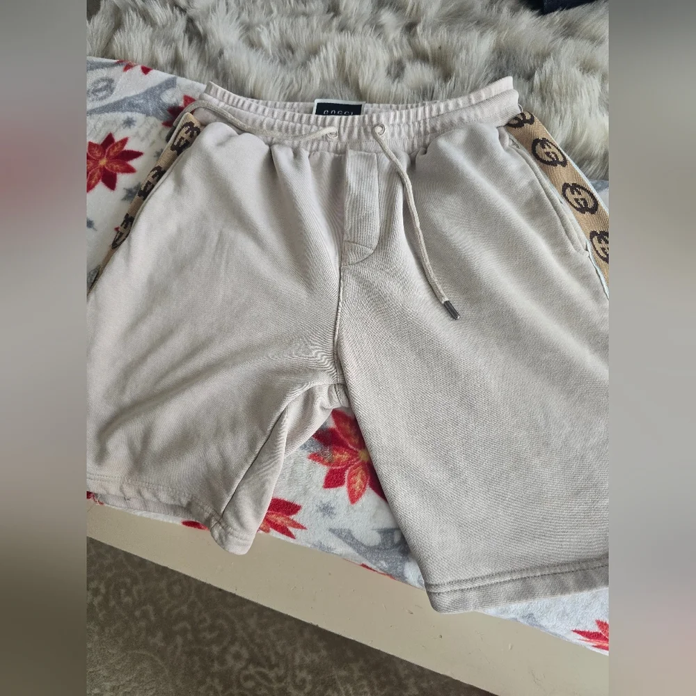 Gucci Side Double Globo Beige Shorts.
